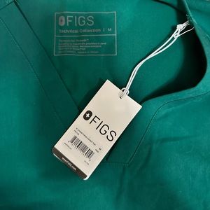 Figs scrub top